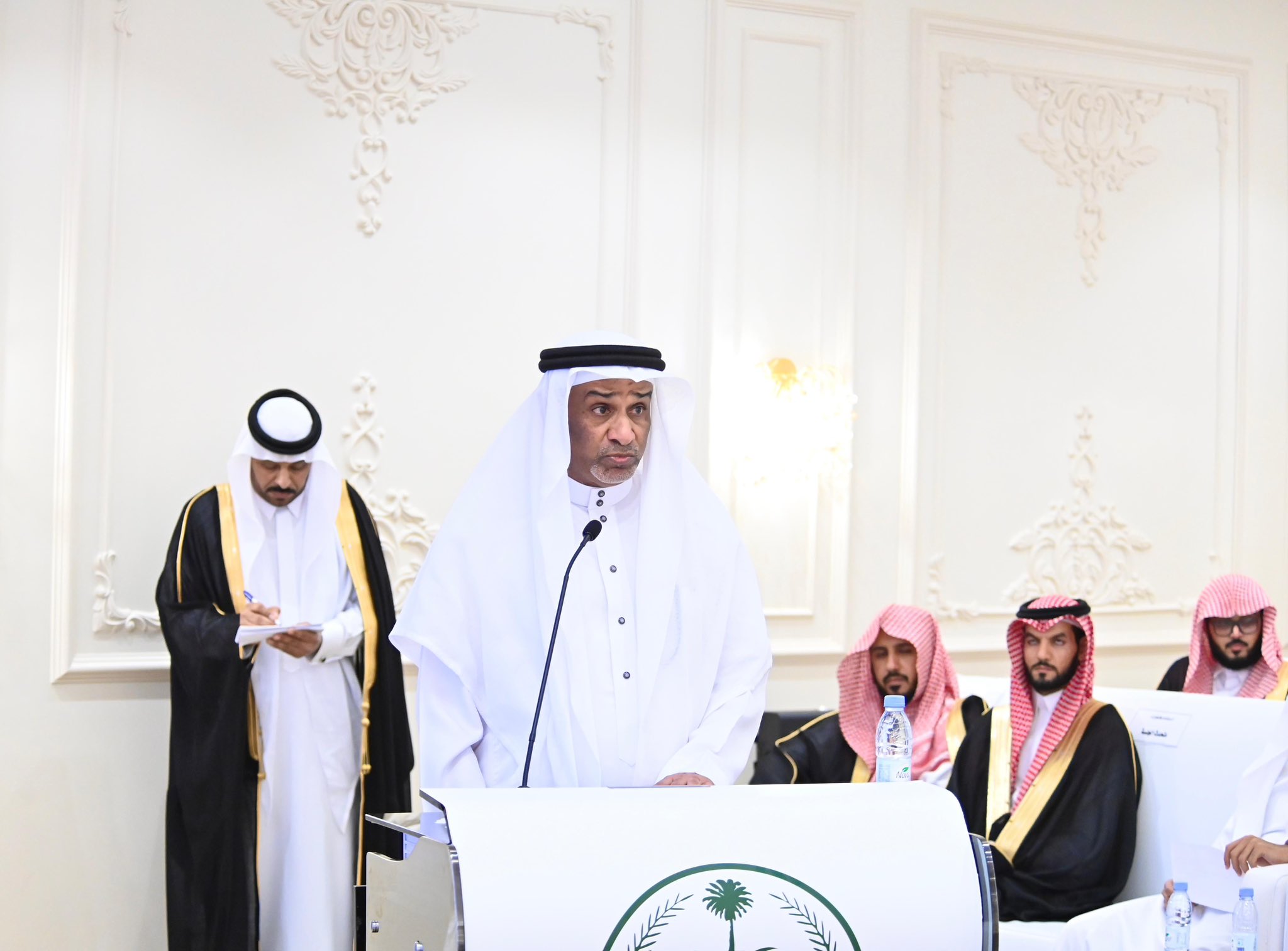 أمير جازان يطلع على دور المركز في التعامل مع الحالة المطرية الأخيرة