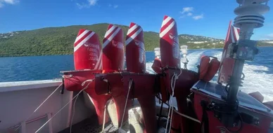  NOAA وشركاؤها ينشرون روبوتات بحرية صغيرة لجمع بيانات الأعاصير